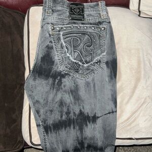 Used like new worn couple times not my style size 42 as shown in picture